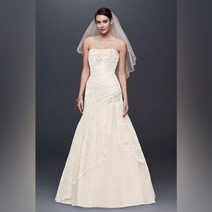 David’s bridal wedding dress never worn or altered size 12